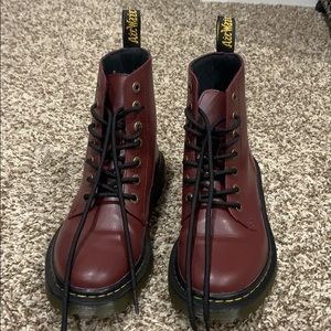 DR.MARTENS WOMENS LUANA COMBAT BOOT - RED